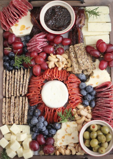 Easy Gluten Free Charcuterie Board | Gutsy Gluten Free Gal - Delicious food without the gluten Gluten Free Charcuterie Board, Gluten Free Charcuterie, Charcuterie Board Easy, Peas And Onions, Friends Episode, Havarti Cheese, Olive Relish, Meat And Cheese, Fresh Rosemary