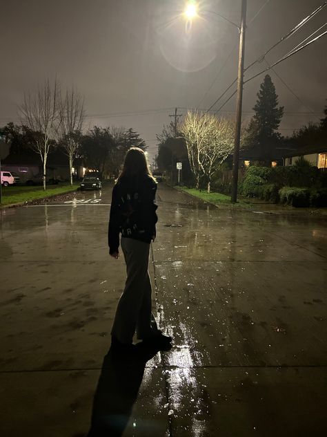 me in the rain Grunge Rain Aesthetic, Tumblr Girly Aesthetic Dark, Loner Girl Aesthetic, Rain Girl Aesthetic, Rain Photo Ideas, Humans Aesthetic, Girl In The Rain, Dark Alleyway, Girl In Rain