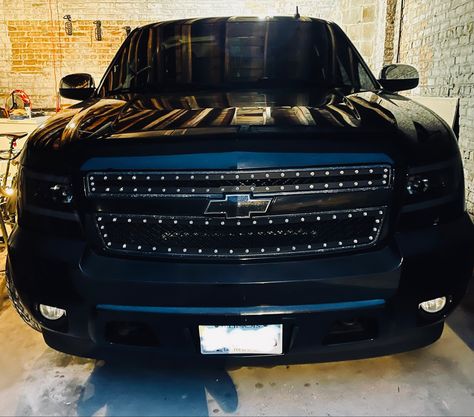 I painted my grille two colors. Them added the rivet effect. Made in my garage Chevy Tahoe Accessories, Black Chevy Tahoe, Tahoe Accessories, Tahoe Custom, White Tahoe, Family Cars Suv, Truck Life, Family Cars, Cars Suv