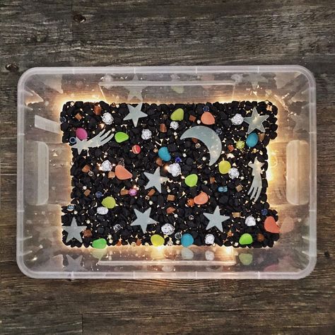 ⭐️ NIGHT SKY/ OUTER SPACE sensory bin: ⠀ Materials: ⠀• Black rocks ⠀• Aluminum foil (crumpled into balls) ⠀• Glow in the dark moon, stars, and pebbles ⠀• Assorted shiny beads ⠀• AND because I wanted my bin to be sooo extraaaa, I added FAIRY LIGHTS underneath the rocks!✨ ⠀ Swipe to see the materials in detail! 😊🌈❤️ ⠀ I wish I had 3D planet toys to include here. Anyone knows where I can get them? ⠀ ⠀ #sensorybin #sensoryplay #nightsky #outerspace #learningthroughplay #playbasedlearning #... Outer Space Sensory, Space Sensory Bin, Space Sensory, Planet Toys, Space Lessons, Toddler Sensory Bins, Black Rocks, Sensory Lights, Art Activities For Toddlers