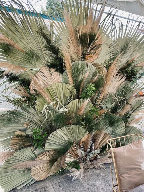 Dried Palm Leaves Wedding Backdrop, Palm Leaf Decor, Boho Wedding Backdrop, Flower Backdrop Wedding, Eco Decor, Recycled Art Projects, Safari Decorations, Wedding Backdrop Design, Floral Backdrop