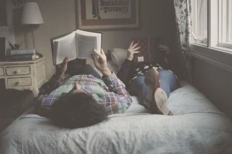 Couples who read together stay together An Open Book, Veronica Roth, Shall We Date, The Perfect Guy, Insurgent, Open Book, Reading Books, Two People, I Love Books