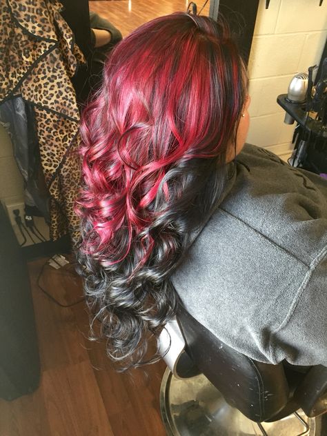 Maroon highlights with black underneath. Deep Burgundy Hair, Maroon Highlights, Haircolor Ideas, Dark Red Hair Color, Red Hair Looks, Maroon Hair, Black Red Hair, Hair References, Red Blonde