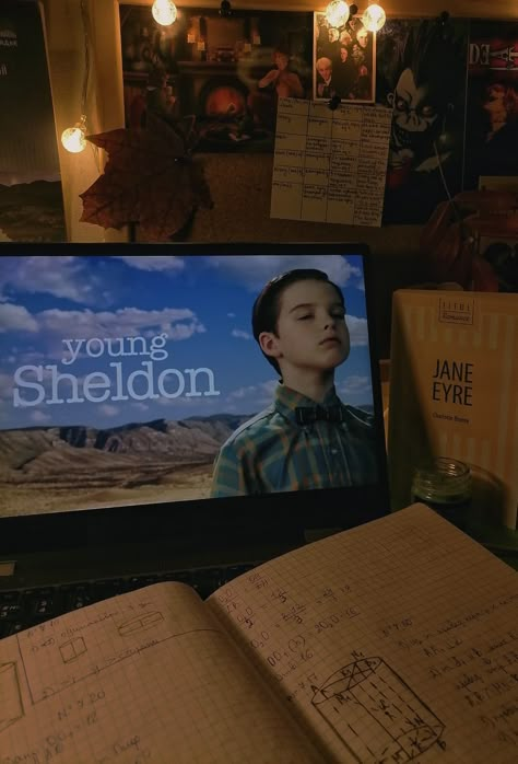 Young Sheldon Wallpaper Aesthetic, Sheldon Cooper Aesthetic, Sheldon Cooper Wallpaper, Young Sheldon Aesthetic, Sheldon Wallpaper, Young Sheldon Wallpaper, Autumn Study, Sheldon Bazinga, Iain Armitage