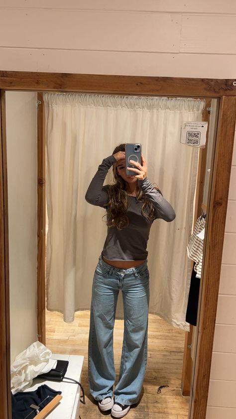 Low Rise Jeans Outfit, 00s Mode, Brandy Melville Outfits, Look Legging, Downtown Outfits, Skandinavian Fashion, 사진 촬영 포즈, Populaire Outfits, Looks Party