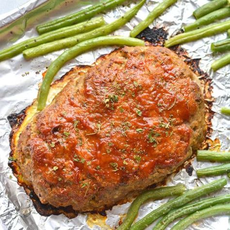 Healthy Turkey Meatloaf {Low Carb, GF, Low Calorie} - Skinny Fitalicious® Ww Meatloaf, Easy Low Calorie Dinners, Healthy Turkey Meatloaf, Meatloaf Healthy, Turkey Meatloaf Recipe Easy, Meatloaf Turkey, Turkey Meatloaf Healthy, Easy Turkey Meatloaf, Turkey Meatloaf Recipe