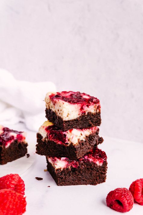 Raspberry Cheesecake Brownies - Taste Before Beauty Raspberry Cheesecake Brownies, Baking Recipes Desserts, Homemade Brownie Mix, Destined To Be Together, Cheesecake Brownies Recipe, Homemade Recipe Books, Dessert From Scratch, Raspberry Brownies, Brownies Recipe Homemade