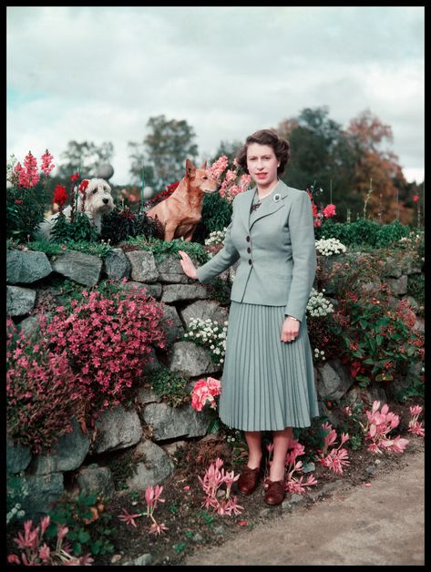 A Brief History of Queen Elizabeth’s Beloved Balmoral | Vanity Fair Princesa Elizabeth, Balmoral Castle, Herzogin Von Cambridge, Coronation Dress, Rainha Elizabeth Ii, Reine Elizabeth Ii, Toni Garrn, Reine Elizabeth, Style Royal