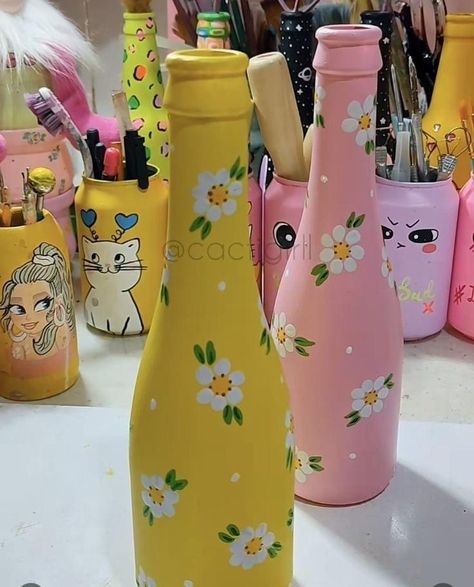 Simple Pot Painting Ideas Creative, Bottle Painting Simple, Bottel Craft Diy, Clay Bottle Art Ideas, Matka Painting, Bottle Decorating Ideas, Beer Bottle Art, Bottle Art Projects, Digital Invitations Design