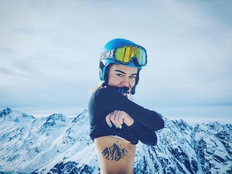 Cross Country Skiing Outfit, Snowboard Tattoo, Snowboarding Tattoo, Skiing Tattoo, Berg Tattoo, Mountain Tattoos, Mountain Tattoo Simple, Tattoo Trend, Initial Tattoo