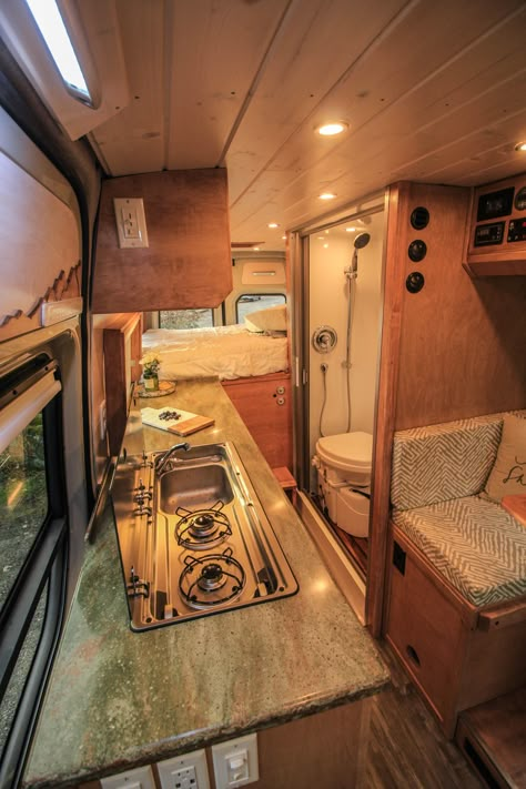 Bus Living, Kombi Home, Sprinter Van Conversion, Conversion Van, Van Conversion Interior, Retro Camping, Sprinter Camper, Campervan Life, Van Life Diy