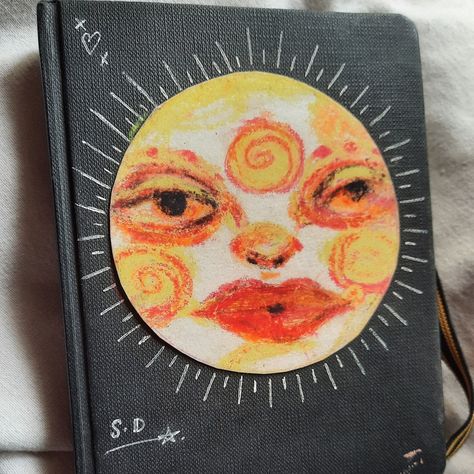 Customized Journal Cover, Sketch Book Decor, Scketh Book Cover Ideas, Gcse Art Sketchbook Front Cover, Binder Painting Ideas, Art Sketchbook Front Cover Ideas, Sketbook Cover Ideas, Sketchbook Front Cover Ideas Aesthetic, Cover Of Sketchbook Ideas