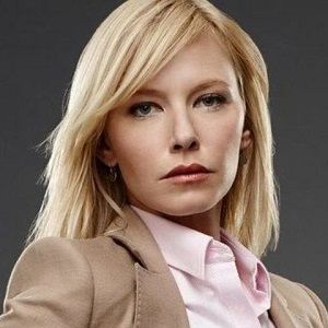 Kelli Giddish is Kelli Yiddish pregnant in real life? Kelli Giddish, Amanda Rollins, The Good Wife, Law Order Svu, Special Victims Unit, Law And Order Svu, Mariska Hargitay, Good Wife, Law And Order