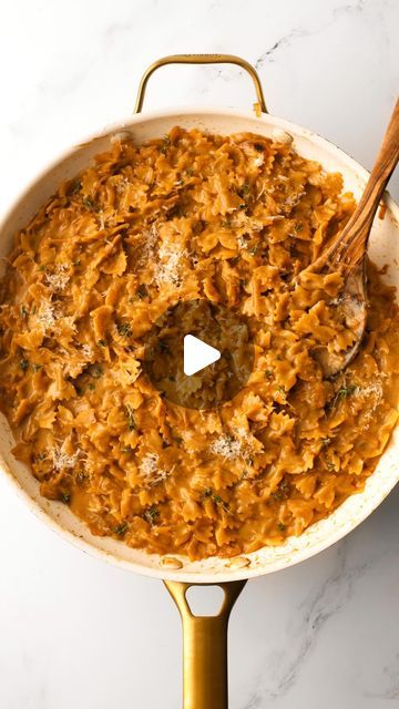 Patricia Martinescu on Instagram: "One-pot French onion pasta! 🧅🍝 A fancy dinner starts with bow ties. Mini Farfalle to be exact. For this recipe, think French onion soup but in pasta form. Leftovers taste even better next day for lunch! I’m not going to lie, I used 6 large onions in this pasta recipe. When I realized I added too much, I removed some onions but let’s just say they did not go to waste. Don’t forget to subscribe and follow for easy, one-pot recipes like this. Amazon storefront link in my bio to shop this exact pan! 
📍recipe in bio or visit bakecookrepeat.com
.
.
.
.
.
#onepotmeal #easyrecipes #caramelizedonions #frenchonionsoup #onion #onions #asmr #reels #onepotdinner #easydinner #pasta #pastarecipe #onepotpasta #goodeats #pastalover #frenchonionpasta #noodsnoodsnoods #e Farfalle Pasta Recipes, French Onion Pasta, Onion Pasta, Farfalle Pasta, One Pot Dinner, Small Pasta, Pasta Lover, One Pot Pasta, Pasta Shapes