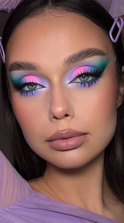 summer makeup ideas, vibrant makeup, summer makeup looks, colourful summer makeup, colorful makeup look, vibrant eyeshadow look Majestic Makeup, Summer Makeup Ideas, Everyday Eyeshadow, Night Beauty Routine, Pastel Mermaid, Vibrant Makeup, Pretty Eye Makeup, Makeup Colorful, Neon Pastel