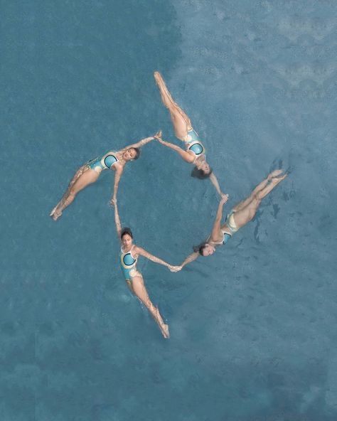 Swimming Team, Wedding Collage, Levitation Photography, Synchronized Swimming, Sports Aesthetic, Olympic Athletes, Olympic Sports, Swim Team, Summer Olympics