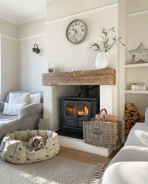 Salons Cottage, Cottage Lounge, Wood Burning Stoves Living Room, Log Burner Living Room, Lounge Room Styling, Snug Room, House Interior Living Room, House Interior Decor Ideas, Sala Grande