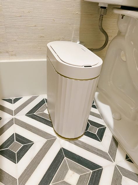 Small Trash Can Ideas, Waste Basket Ideas Bathroom, Bathroom Trash Can Ideas, Bathroom Trash Can, Kitchen Trash Cans, Trash Bins, Garbage Can, Waste Basket, Black Bathroom