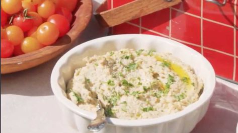 Boiled Peanut Hummus Crockpot Boiled Peanuts Recipe, Snack Dinner Ideas, Peanut Hummus, Boiled Peanuts Recipe, Easy Dips To Make, Pea Hummus, Seasoned Crackers, Snack Dinner, Sweet Potato Hummus