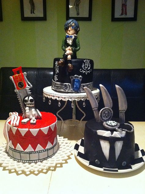 Black Butler cakes kuroshitsuji THIS IS THE BEST THING EVER I WANT THESE FOR MY BIRTHDAY Black Butler Cake, Creepy Cakes, Sweet Tweets, Anime Birthday, Cakes Decorated, Dessert Art, Anime Cake, Black Butler 3, Creepy Stuff