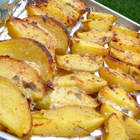 Grilled Fruits, Best Potatoes, Weekend Recipes, Potato Recipes Side Dishes, Grilled Potatoes, Potato Sides, Potato Side Dishes, Crispy Potatoes, Food Tasting