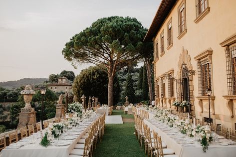 Tuscan wedding villa with view Tuscany Wedding Venue, Italian Wedding Venues, Wedding Villa, Florence Wedding, Tuscany Villa, Infinity Wedding, Tuscan Wedding, Villa Wedding, Weddings By Color