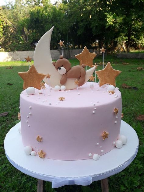 Moon Star Cake Design, Star Bday Cake, Twinkle Little Star Baby Shower Cake, Star Cake Birthday, Twinkle Star Cake, Star Theme Cake, Star Themed Cake, Birthday Cake Stars, Twinkle Twinkle Little Star Cake