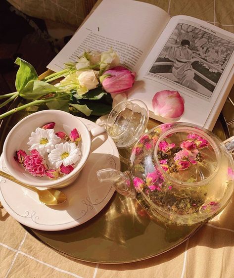 Calming flowers tea. uploaded by Michell Cheam Tea Vibes, Breakfast Aesthetic, Aesthetic Flowers, Tea Bar, Pretty Drinks, Rose Tea, Flower Tea, Jolie Photo, Aesthetic Themes