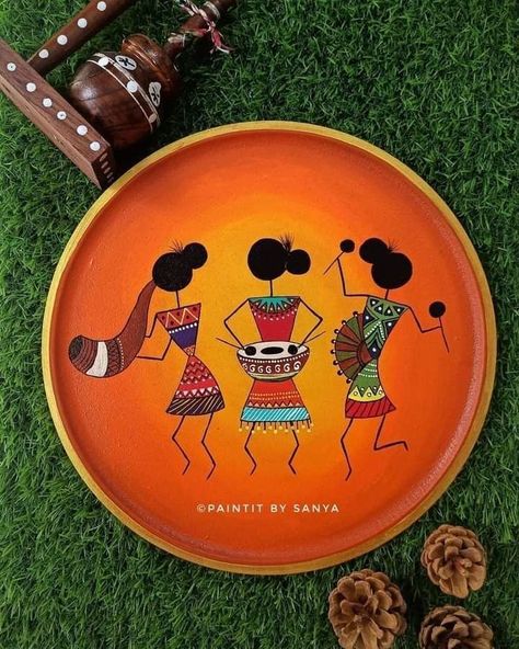 Warli Art On Plate, Round Madhubani Art, Pattachitra Paintings Easy, Warli Painting Ideas, Warli Paintings, Worli Painting, Warli Painting, Warli Art, Original Abstract Art Painting