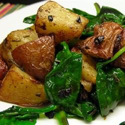 Roasted Potatoes with Greens Potatoes With Spinach, Spinach And Potato Recipes, Rosemary Sauce, Green Potatoes, Dinner Side Dishes, Potato Side Dishes, Carrot Recipes, Spinach Recipes, Spinach And Cheese