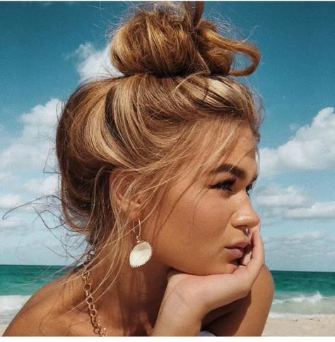 Vacation Hairstyles, Hey Beautiful, Hello Pretty, Messy Bun Hairstyles, 90s Hairstyles, One Hair, Long Hairstyles, Scrunchie Hairstyles, Messy Hairstyles