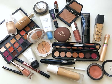 Best Makeup Products of 2018 #makeup #beauty #sephora #bestof Makeup Simple, Make Up Inspiration, Silicone Makeup, Natural Glowy Makeup, Makeup Brush Cleaner, How To Clean Makeup Brushes, Cosmetic Items, Makeup Tutorial For Beginners, Makeup Game