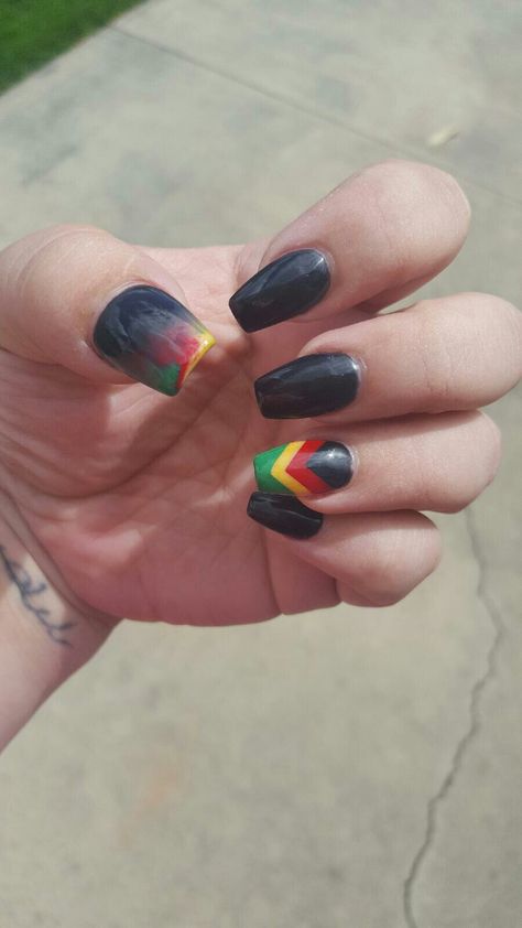 Rasta nails by desta Rastafarian Nail Art, Jamaican Nail Designs, Reggae Nails, Jamaica Nails, Rasta Nails, Street Images, Flag Nails, Crazy Nail Art, Black Acrylic Nails