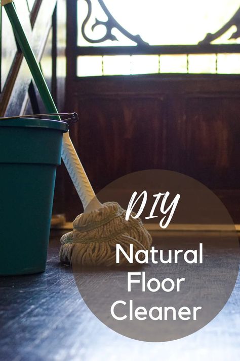 Diy Wood Cleaner, Natural Floor Cleaner, Natural Wood Cleaner, Mop Solution, Floor Cleaner Recipes, Homemade Beeswax Candles, Diy Floor Cleaner, Natural Floor, Mopping Floors