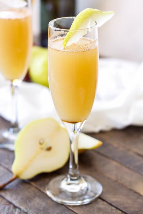 Cinnamon Pear Mimosas Pear Mimosa, Mimosas Recipe, Mimosa Recipes, Best Mimosa Recipe, Mimosa Recipe, Fall Brunch, Dry Martini, Pisco Sour, Spiced Pear