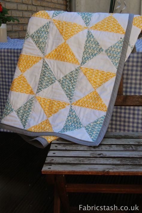 Hourglass Tutorial, Hourglass Quilts, Triangle Quilt Patterns, Hourglass Quilt, Hst Quilt, Quilt Layouts, Half Square Triangle Quilts Pattern, Patterned Fabrics, Triangle Quilt Pattern