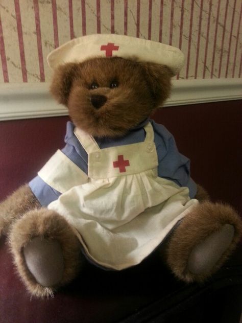 Vintage nurse bear Vintage Nurse Aesthetic, Nurse Figurines, Nursing Images, Medicine Aesthetic, Vintage Nursing, Nurse Things, Candle Lighting Ceremony, Nursing History, Hello Nurse