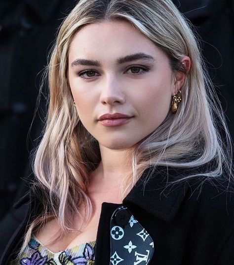 Florence Pugh, Roots Hair, British Vogue, Grow Out, Woman Crush, Hair Trends, Dyed Hair, Florence, Pretty People