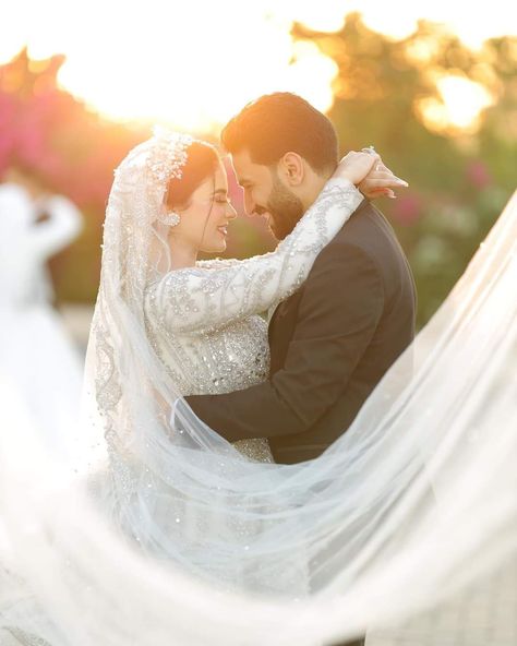 Wedding Session Photography, Egypt Wedding Dress, Wedding Photo Shoot Ideas, Egypt Wedding, Bride And Groom Photoshoot, Bride And Groom Images, Wedding Christian, Marriage Poses, Muslim Wedding Photos