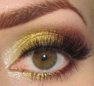 Silver, gold and burgundy eye shadow. Eyeshadow Silver, Purple Eye Makeup Tutorial, Holiday Eye Makeup, Eye Makeup Party, Burgundy Eye Makeup, Eye Makeup Wedding, Cheer Makeup, Eye Makeup Glitter, Dramatic Wedding Makeup