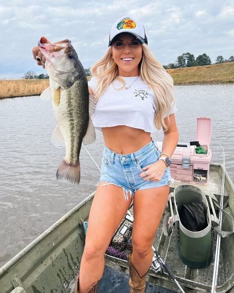 Sophie Swaney’s Instagram post: “Bad day to be a bass 🤪🤘🏽” Country Girl Aesthetic, Fishing Girl, Hunting Girls, Fishing Pictures, Country Women, Fish Ponds, Fishing Girls, Gone Fishing, Fishing Outfits