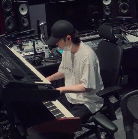 Yoongi In Studio, Suga Studio, Yoongi Studio, Road To D Day, Yoongi Boyfriend, Producer Studio, Bts Band, Music Genius, Future Dreams