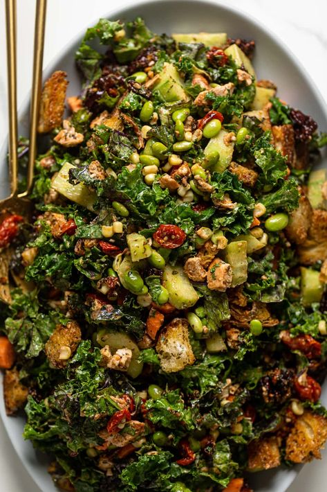 Chopped Kale Salad, Fresh Corn Salad, Chopped Kale, Pan Fried Salmon, Kale Salad Recipes, Kale Recipes, Summer Salad Recipes, Lunch Salads, Chopped Salad