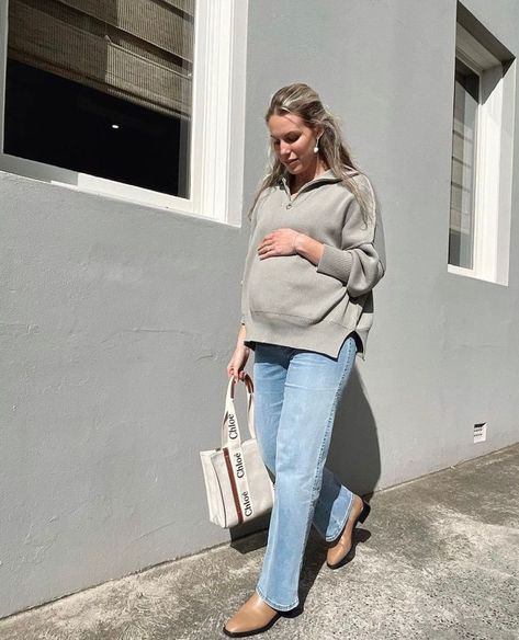 Classy Maternity Outfits, Cool Maternity Outfits, Maternity Jeans Outfit, Wide Leg Maternity Jeans, Best Maternity Jeans, Fall Maternity Outfits, Winter Maternity Outfits, Wide Leg Jeans Outfit, Preggo Fashion