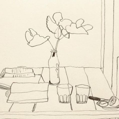 Janie Longmore on Instagram: "Clutter and table tops, evidence of meals eaten, books reading and general stuff about, all are ready made compositions perfect to sketch, an antidote to set up still-life they are ready made scenes ideal for sketching quickly 🥫 #lineart #drawing #sketchbook #pencildrawing #books #stilllife #kitchenart #foodart #bookstagram #booksbooksbooks #kitchentable" Kitchen Still Life Drawing, Drawing Board Design, Table Setting Drawing, Tea Pot Still Life, Table Drawing Sketch, Meal Drawing, Continous Line Drawing, Food Animation, Still Life Illustration