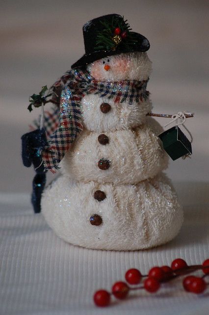 Country Christmas Crafts, Sock Snowman Craft, Handmade Snowman, Snowman Crafts Diy, Sock Snowman, Snowman Christmas Decorations, Snowman Hat, Primitive Snowmen, Diy Snowman