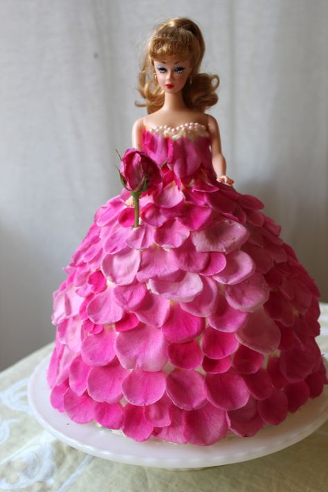 Barbie rose cake front Barbie Dress Cake, Doll Cake Designs, Barbie Doll Birthday Cake, Barbie Doll Cake, Doll Birthday Cake, Barbie Birthday Cake, Cake With Flowers, Disney Princess Cake, Barbie Doll Cakes