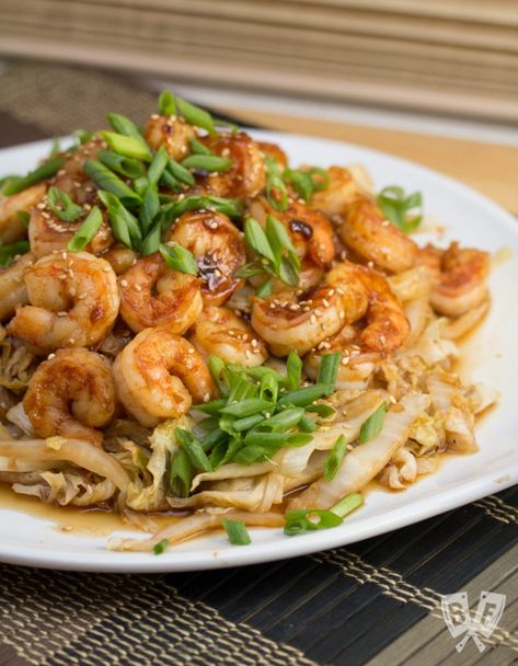 Chinese Prawns, Shrimp Cabbage, Seafood Stir Fry, Napa Cabbage Recipes, Chinese Shrimp, Recipes Cabbage, Cabbage Dishes, Stomach Rumbling, Noodles Recipes