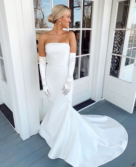 Satin Wedding Dress Gloves, Strapless Wedding Dress Tight, Bridal With Gloves, Wedding Gown Open Back, Fitted Wedding Dress With Gloves, Trumpet Satin Wedding Dress, Wedding Dress White Gloves, Wedding Dress With Opera Gloves, Plain White Strapless Wedding Dress