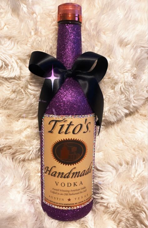 Glitter Titos Bottle Diy, Liquor Basket, Alcohol Bottle Decorations, Bedazzled Liquor Bottles, Glitter Bottles, Alcohol Bottle Crafts, Decorated Liquor Bottles, Bottle Decorations, Bling Bottles